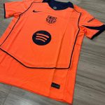 Nike Men's Orange and Blue T-shirt - Image 6