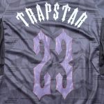 Trapstar Men's Navy and Blue T-shirt - Image 5