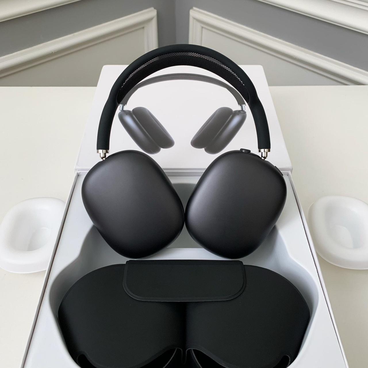 P0 (75) Apple AirPods Max (Lighting) – Space Gray - Image 1