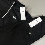 Alo Yoga Women's Black Sweatshirt - Image 2