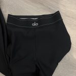 Alo Yoga Women's Black Leggings - Image 2